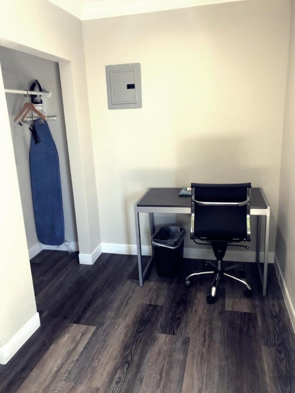 Deluxe Inn Hawthorne/ LAX image 28