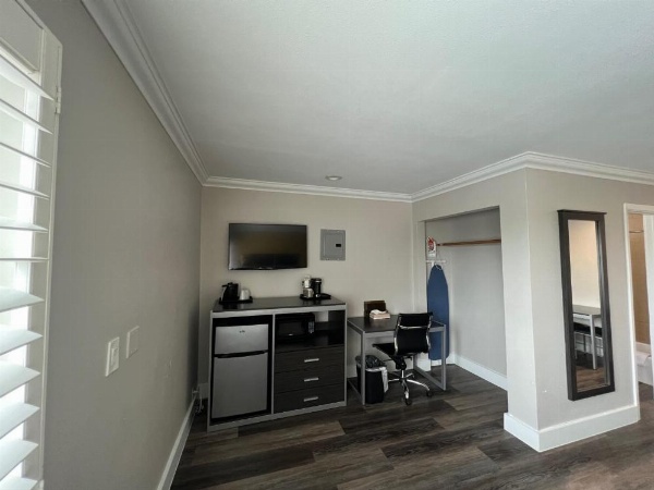 Deluxe Inn Hawthorne/ LAX image 34